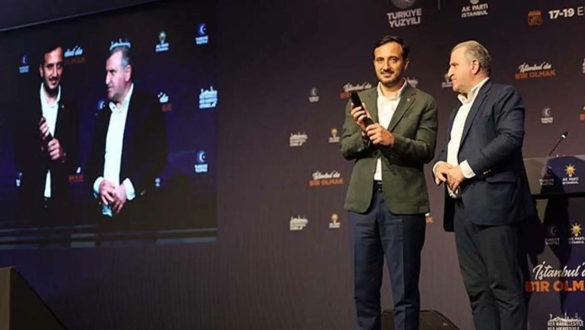 Cumhurbaşkanı Erdoğan, İstanbul teşkilatına tebrik mesajı gönderdi. Cumhurbaşkanı Erdoğan, İstanbul teşkilatına tebrik mesajı gönderdi.
