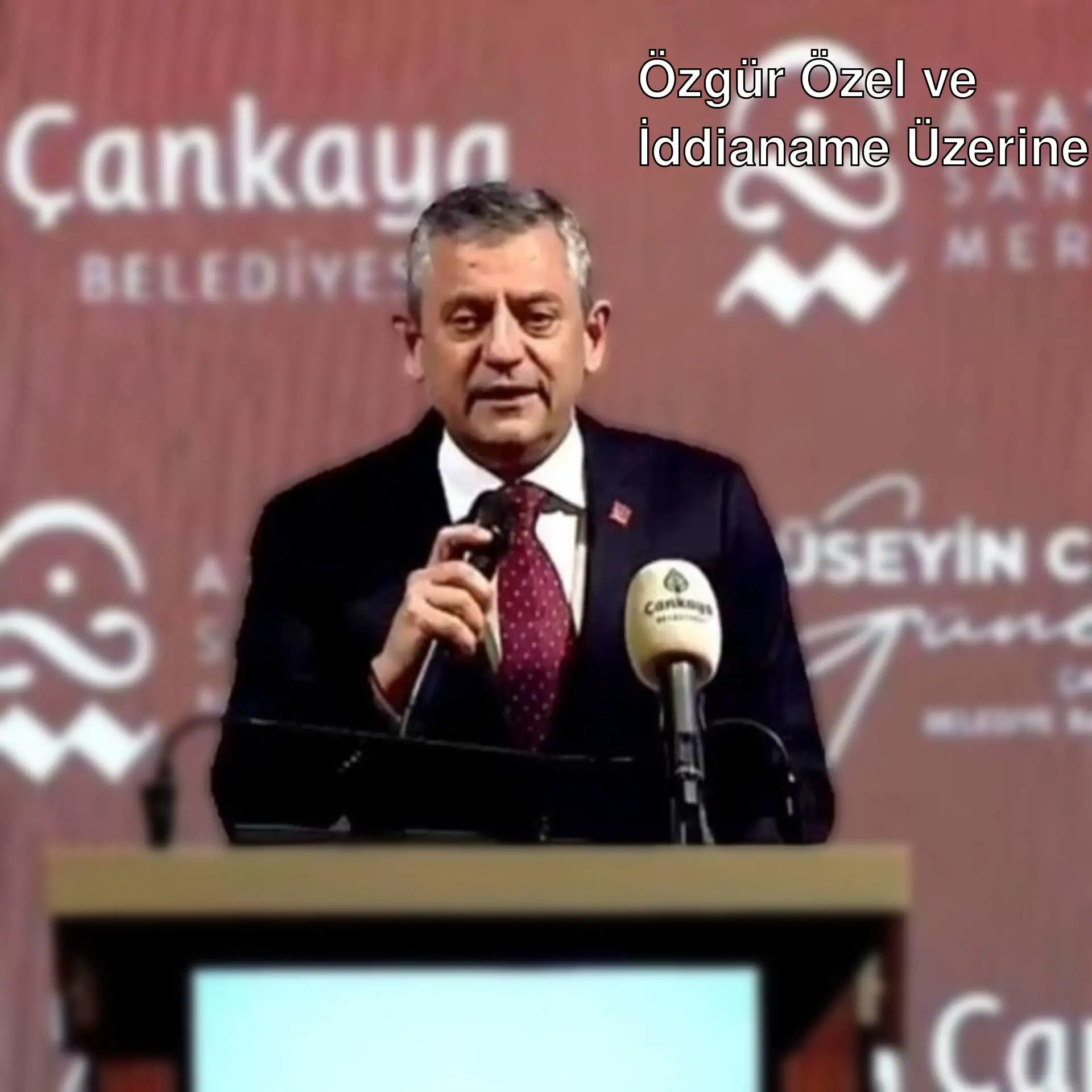 Özgür Özel, basın toplantısında konuşuyor.