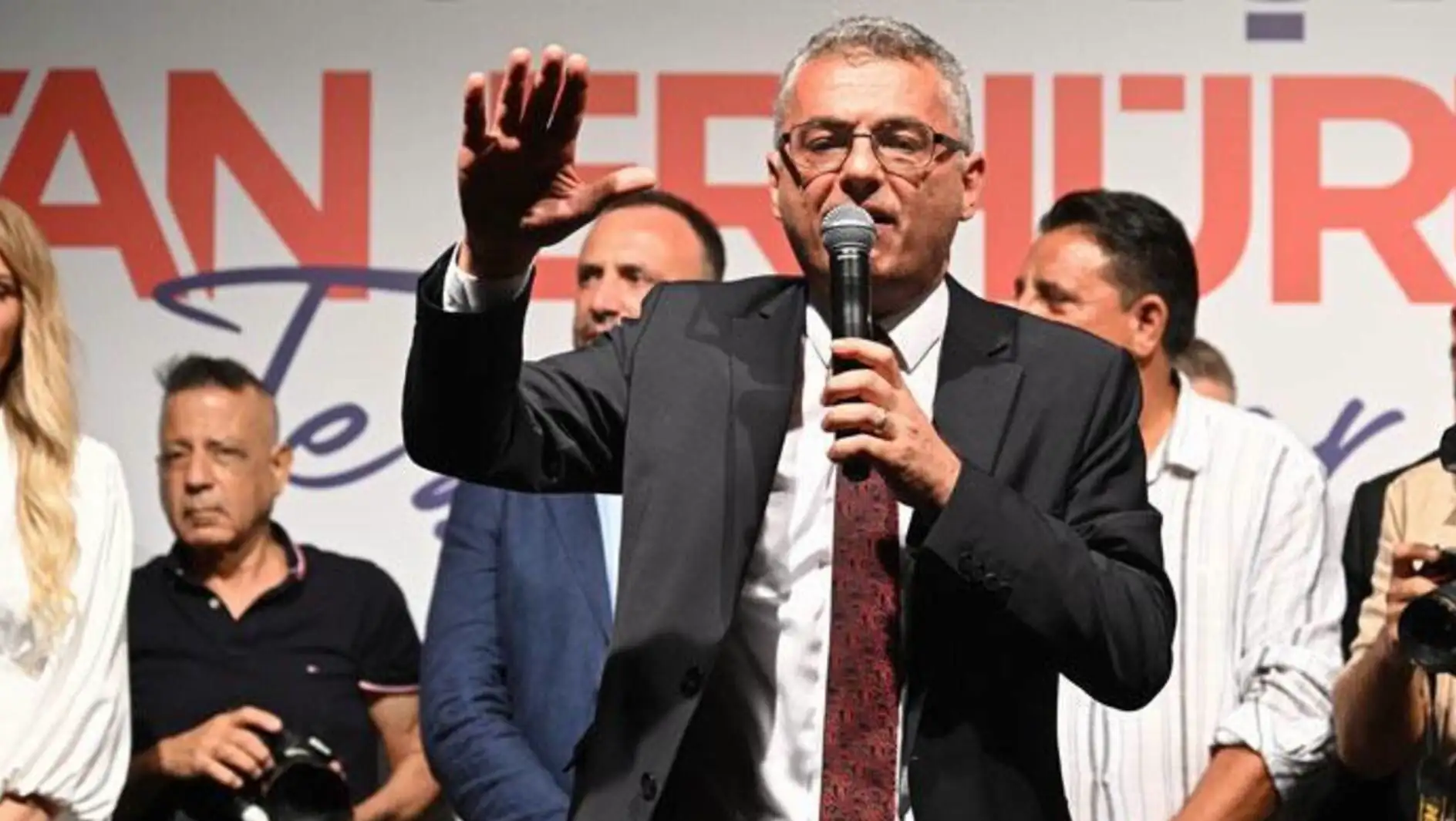 Tufan Erhürman, Cumhurbaşkanı Erdoğan ve Türk yetkililere teşekkür etti. Tufan Erhürman, Cumhurbaşkanı Erdoğan ve Türk yetkililere teşekkür etti.