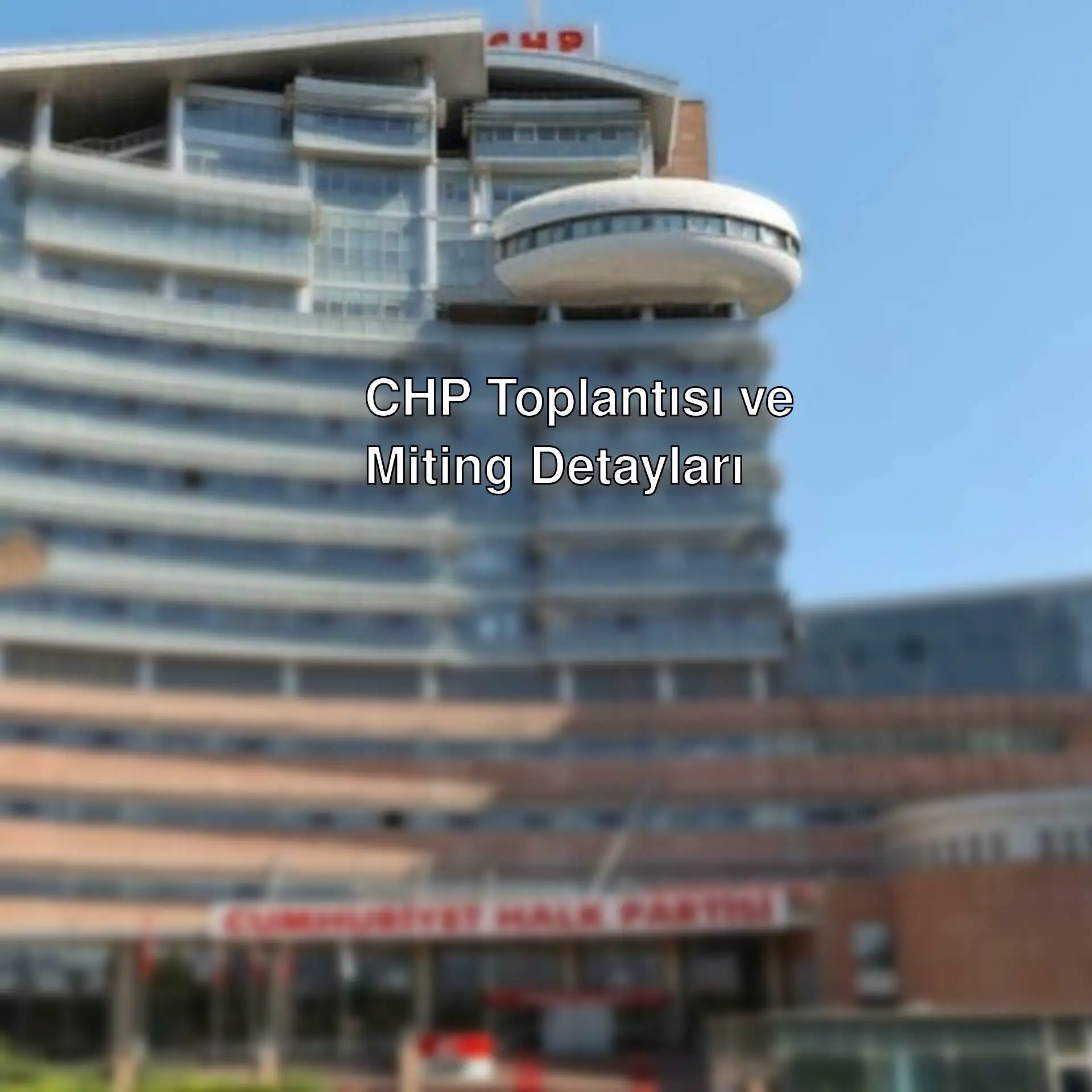 CHP toplantısı sırasında bir adam mikrofon tutuyor. CHP toplantısı sırasında bir adam mikrofon tutuyor.