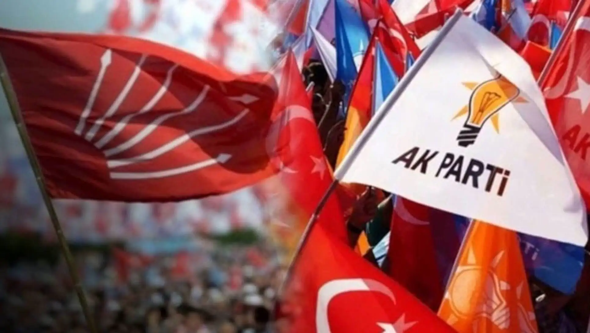 Bir grup insan bayrak tutuyor. Bir grup insan bayrak tutuyor.