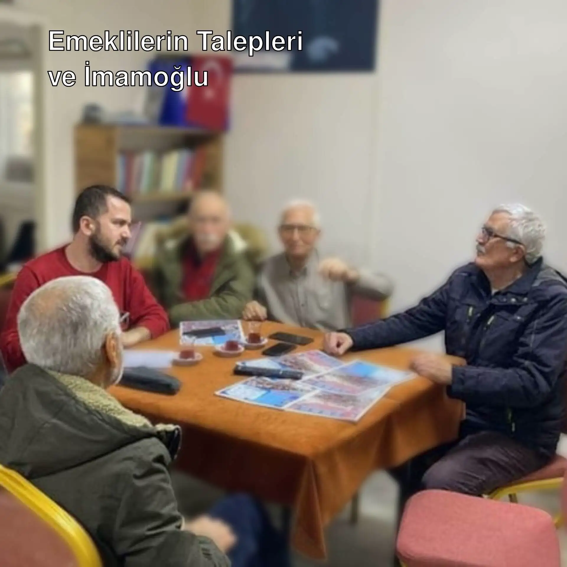 Emeklilerin sorunlarını dile getirdiği bir toplantı.