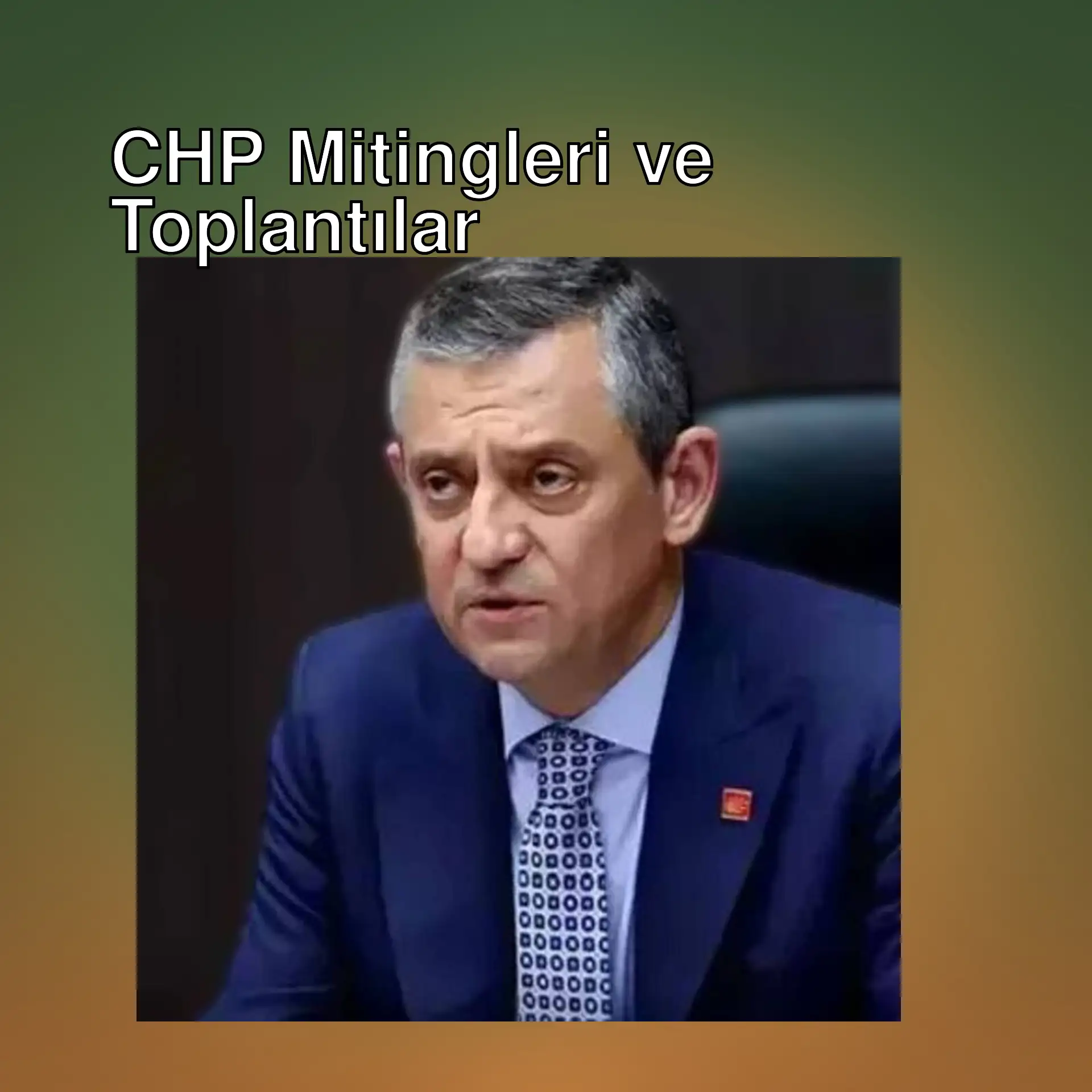 CHP mitinglerinde bir adam takım elbise giymiş.