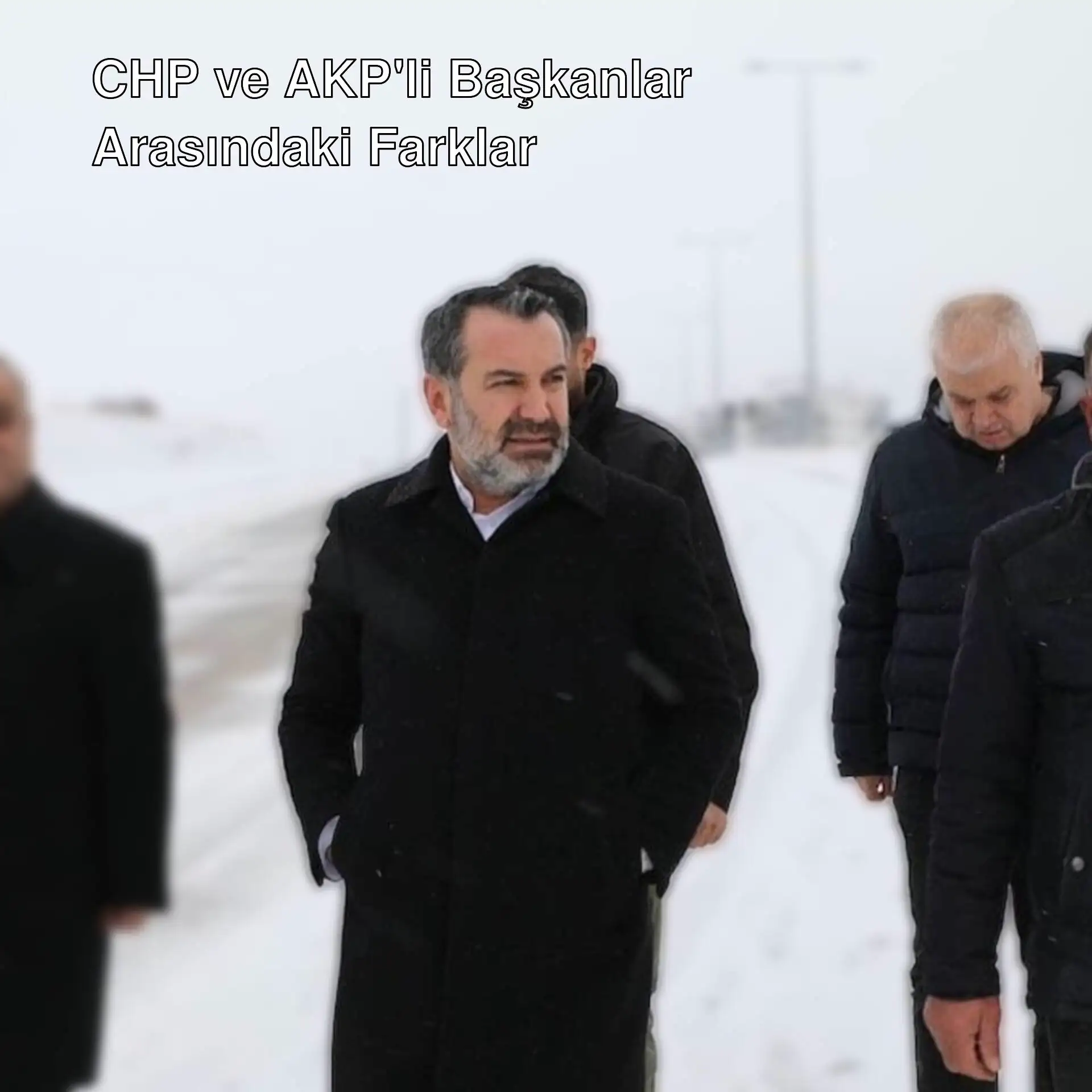 Elazığ'da kar yağışı sırasında bir grup insan.