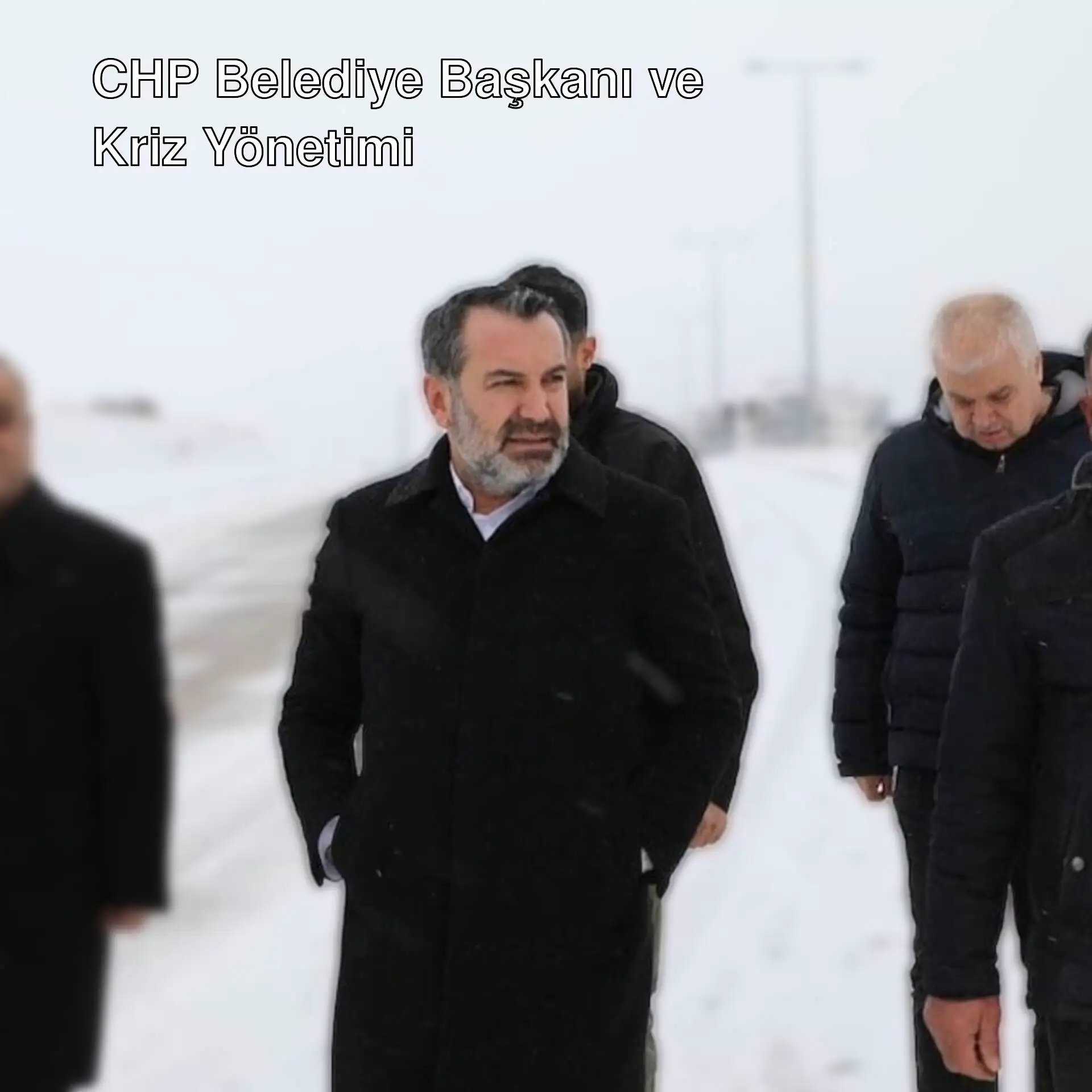 Elazığ'da kar yağışı sırasında belediye başkanının çalışmaları.